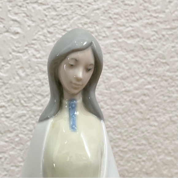 Vintage REX Valencia Hummelwerk Blue/White Porcelain Lady Pouch & Shawl Figurine - Picture 5 of 12
